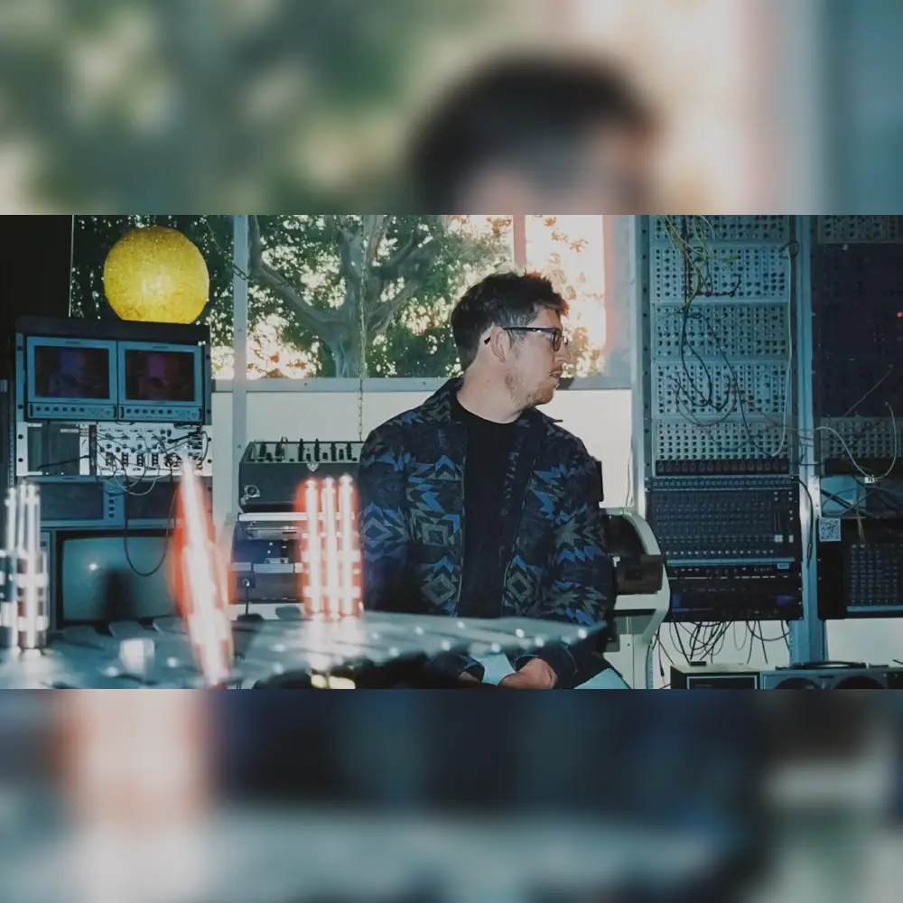 BIRD & De Doelen presents Elijah Fox